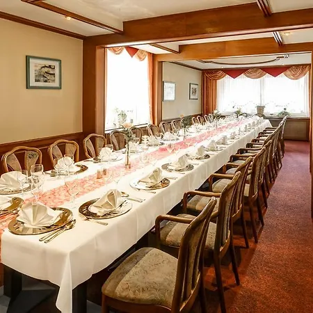 Hotel Restaurant Zum Werdersee 3*